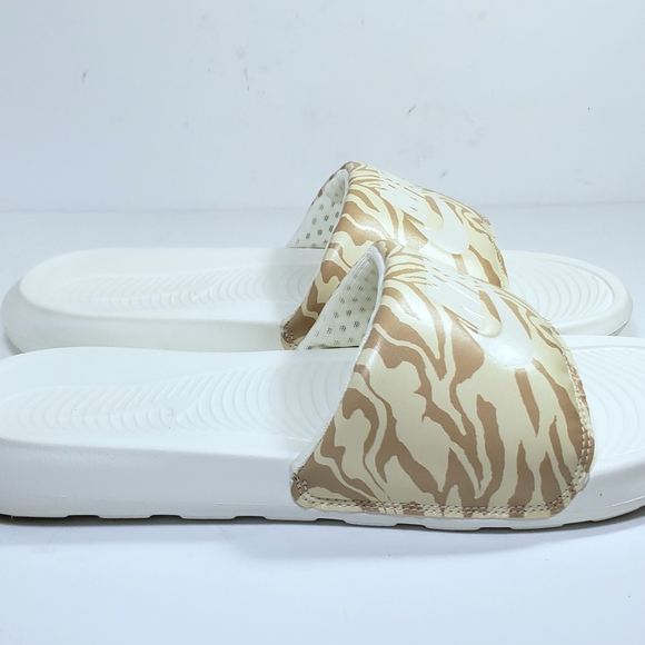 Nike Victori One Animal Print Slides - Picture 1 of 8